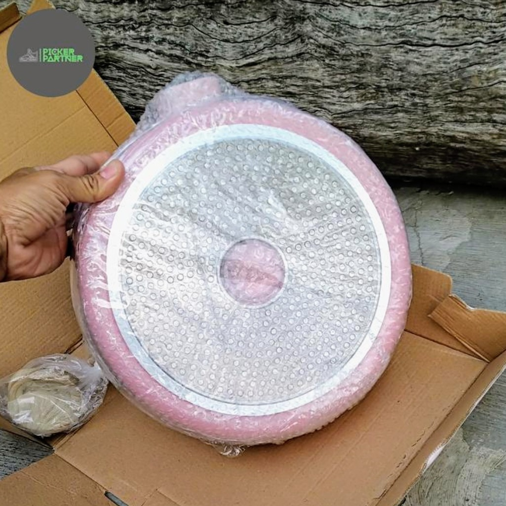 Stein Venus Frying Pan Teflon Divider Wajan Sekat 3 Diameter 28 cm Krem-Pink BNIB