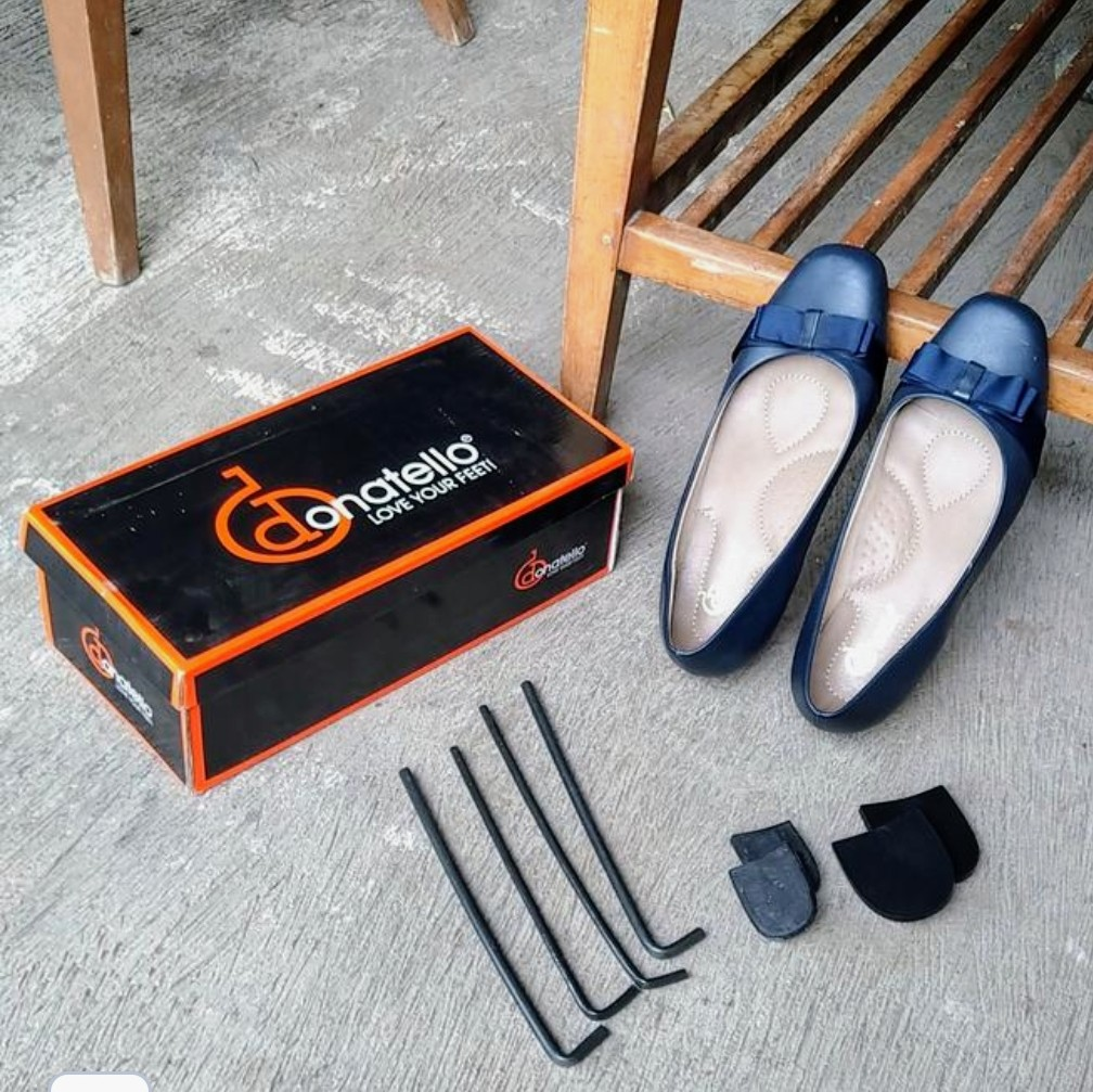 Sepatu Heels Donatello Navy size 38 Lengkap Kondisi Sangat Terawat 96%