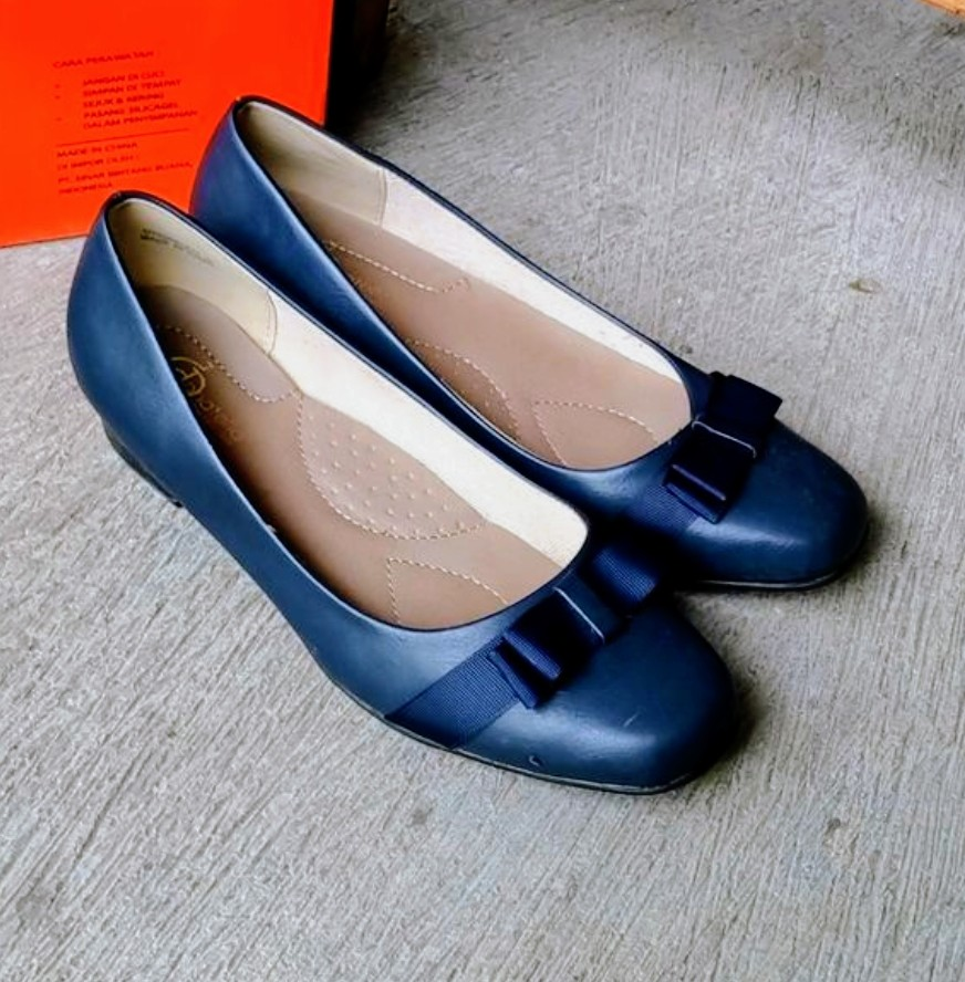 Sepatu Heels Donatello Navy size 38 Lengkap Kondisi Sangat Terawat 96%