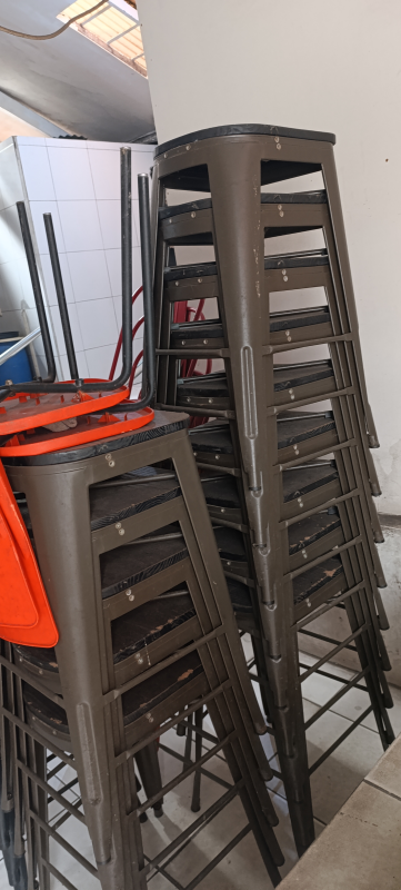 Kursi tinggi / kursi bar / kursi besi